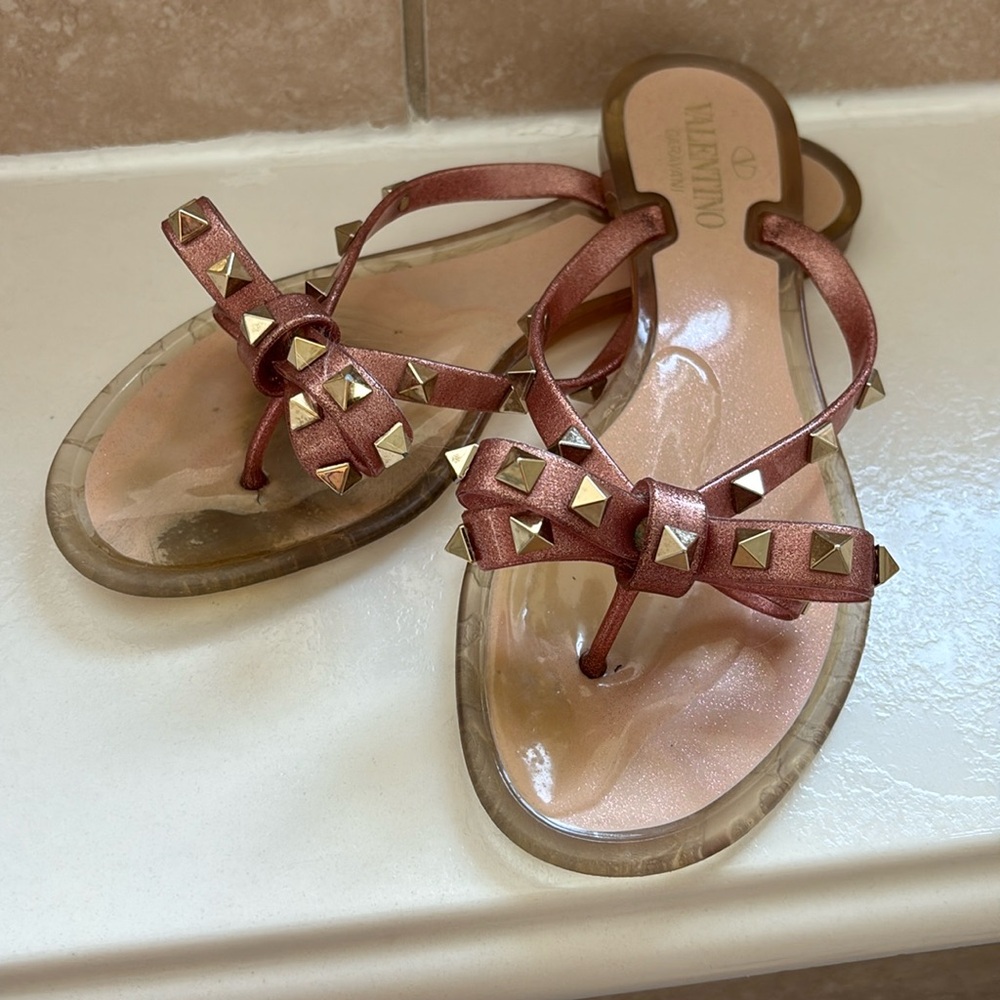 Valentino Garavani RUBBER ROCKSTUD THONG size 38